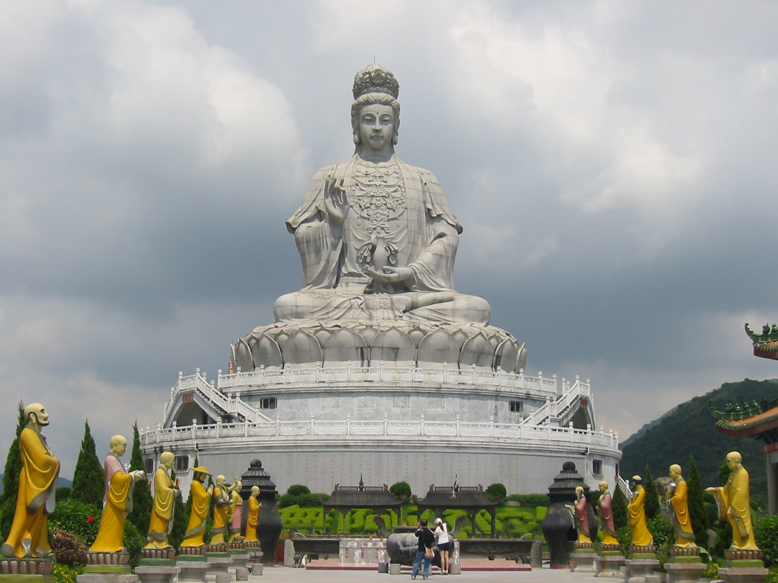 万平方米的观音广场视野开阔,既可鸟瞰樟木头全景,又可远眺惠州,东莞