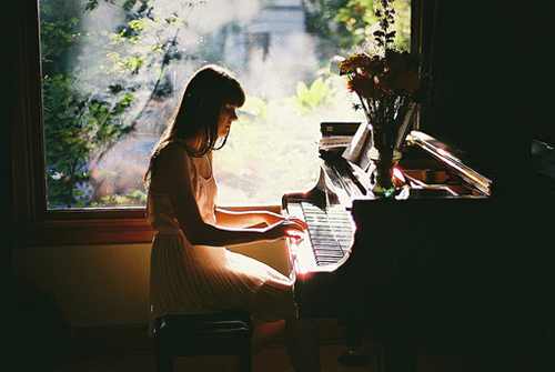弹钢琴图片唯美意境图片