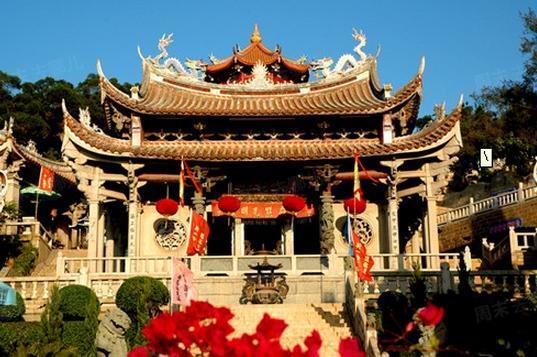 正面对着妈祖庙的正殿—太子殿,尊称为天后宫湄洲祖庙的天后宫